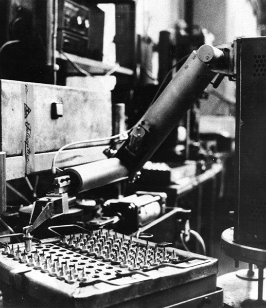 _images/Prvi_industrijski_robot_UMS.jpg